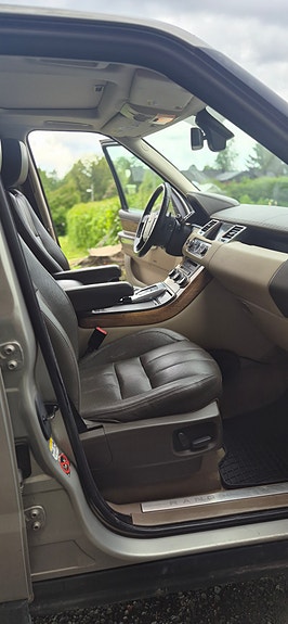 Land Rover Range Rover Sport 5 of 5
