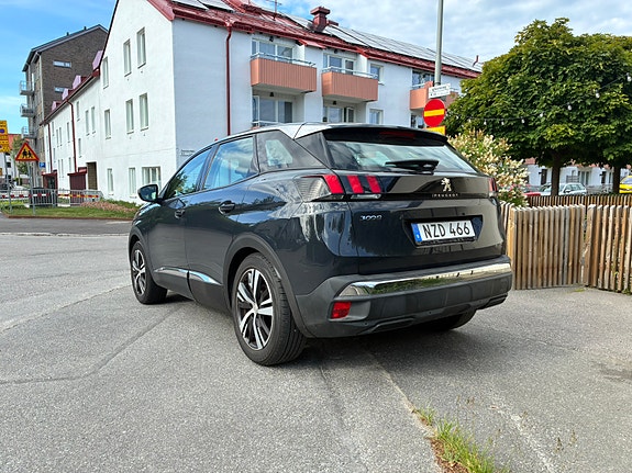 Peugeot 3008 2 of 5