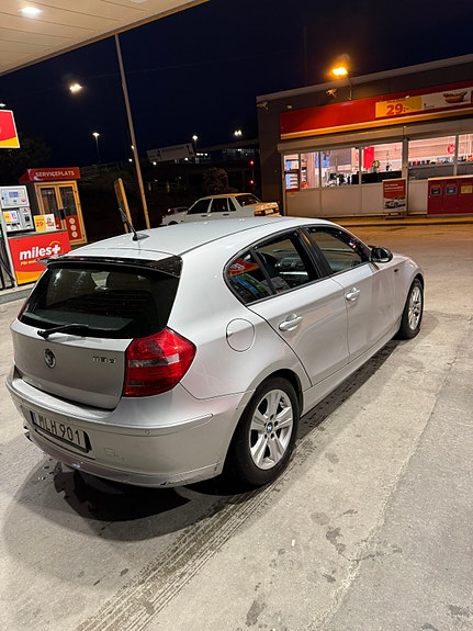 BMW 118d 4 of 5