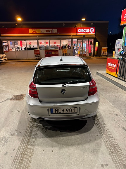 BMW 118d 3 of 5