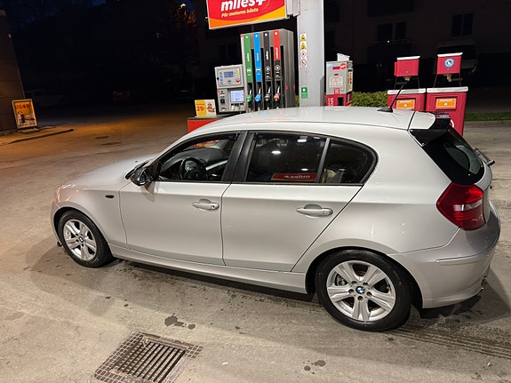 BMW 118d 2 of 5
