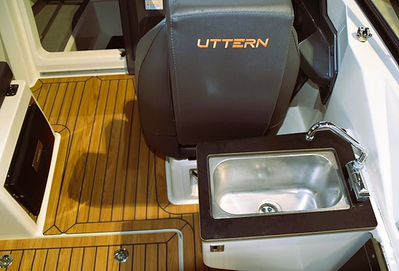 Uttern D65 med Mercury 225 V6 14 of 16