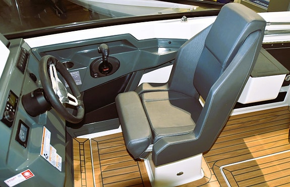 Uttern D65 med Mercury 225 V6 8 of 16