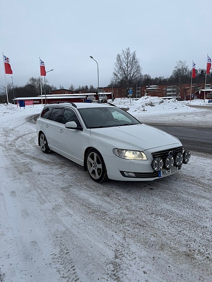 Volvo V70 3 of 5