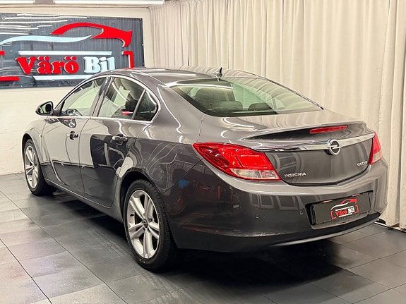 Opel Insignia 2 of 5