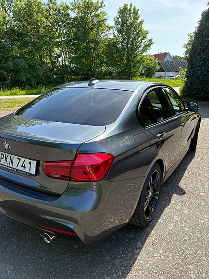 BMW 340i 3 of 5