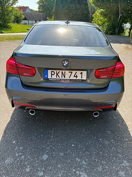 BMW 340i 2 of 5