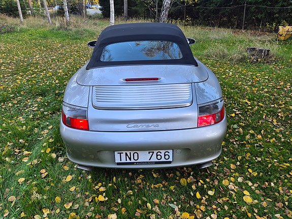 Porsche 911 Carrera 3 of 5