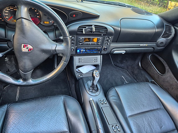 Porsche 911 Carrera 6 of 12