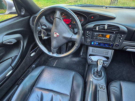 Porsche 911 Carrera 10 of 12