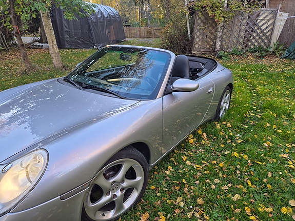 Porsche 911 Carrera 8 of 12