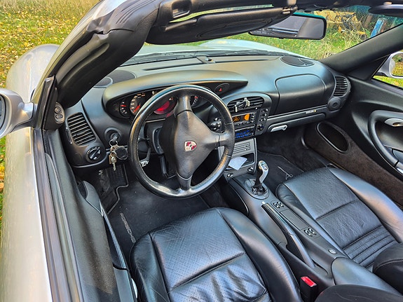 Porsche 911 Carrera 7 of 12