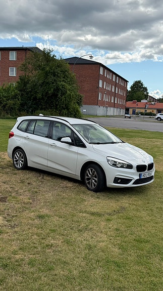 BMW 220i 4 of 5
