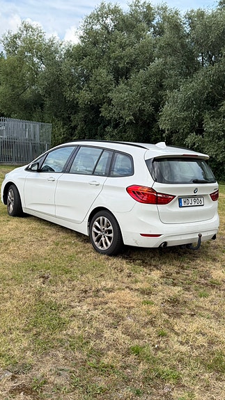 BMW 220i 3 of 5