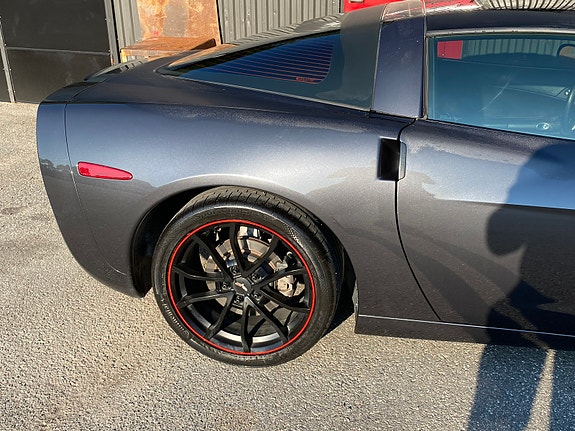 Chevrolet Corvette 2 of 5
