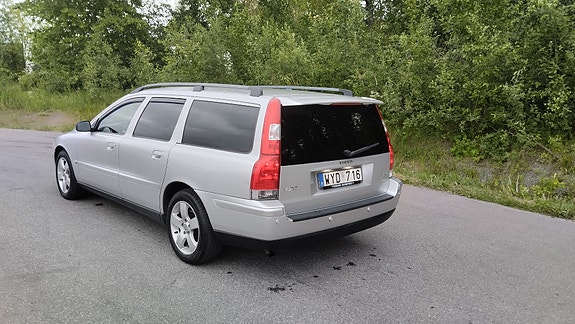 Volvo V70 4 of 5