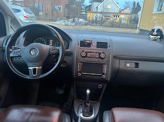 Volkswagen Touran 4 of 5