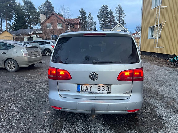 Volkswagen Touran 3 of 5