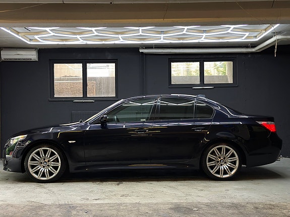 BMW 530i 3 of 5