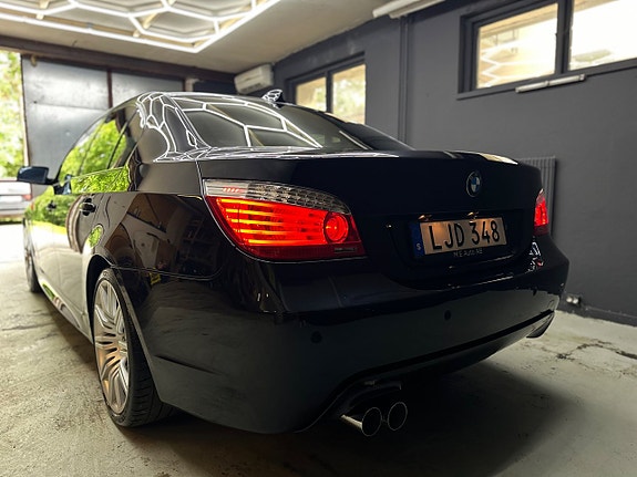 BMW 530i 4 of 5