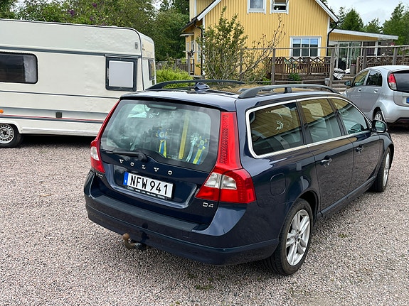 Volvo V70 3 of 6
