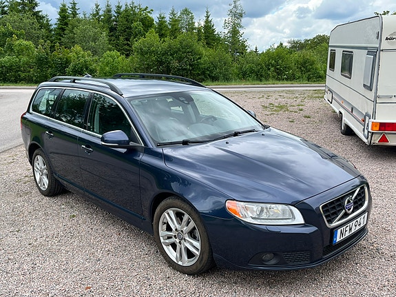 Volvo V70 2 of 6