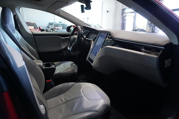 Tesla Model S 16 of 20