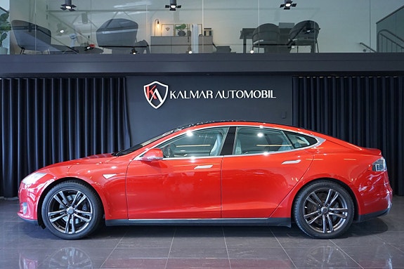 Tesla Model S 4 of 5