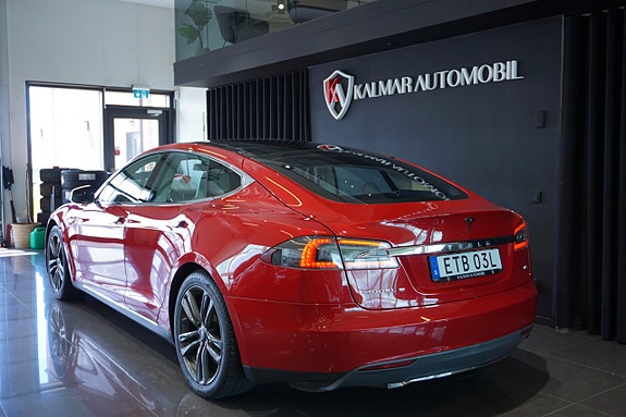 Tesla Model S 7 of 20