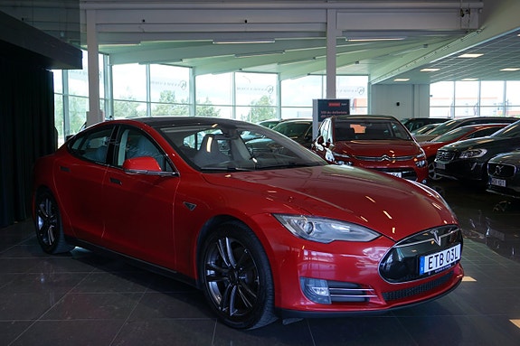 Tesla Model S 2 of 5