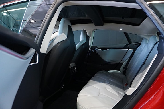 Tesla Model S 11 of 20