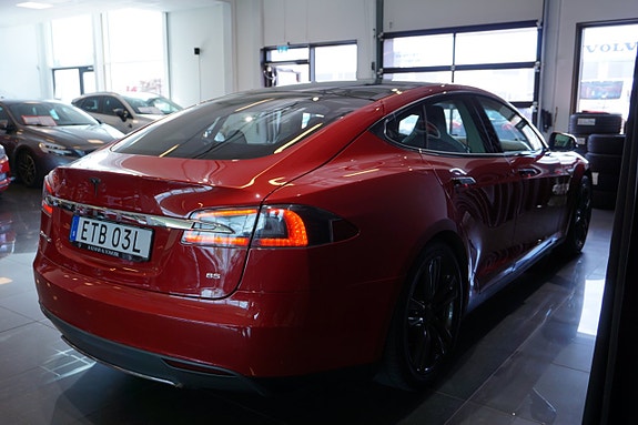 Tesla Model S 8 of 20