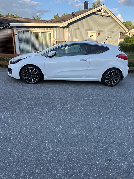 Kia ProCeed 3 of 4