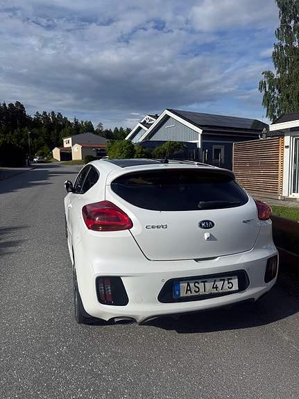 Kia ProCeed 2 of 4