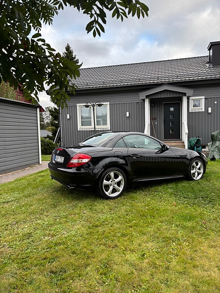 Mercedes-Benz SLK350 2 of 4