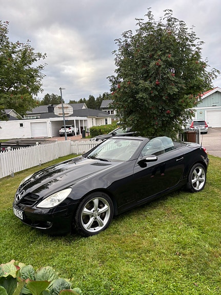 Mercedes-Benz SLK350 4 of 4