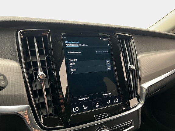 Volvo V90 26 of 30