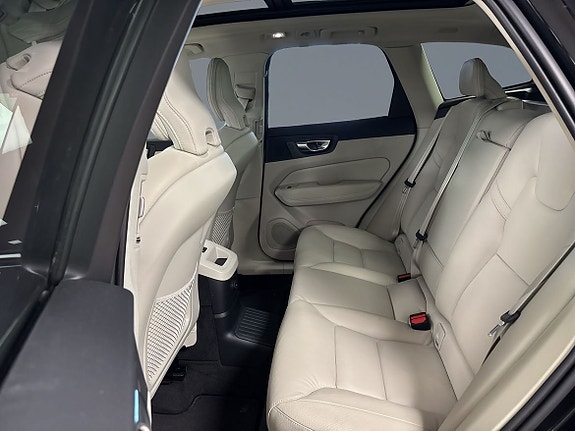 Volvo XC60 8 of 12