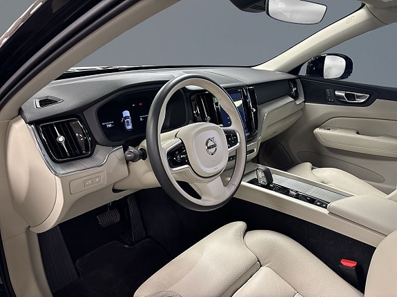 Volvo XC60 5 of 12