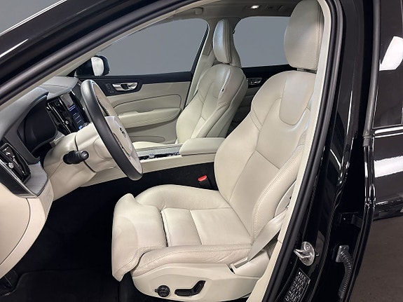 Volvo XC60 6 of 12