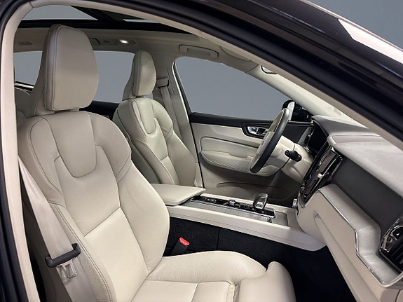 Volvo XC60 7 of 12
