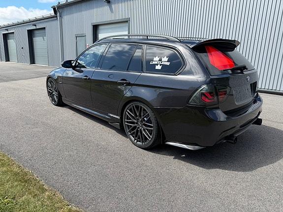 BMW 320d 4 of 5
