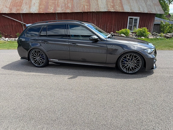 BMW 320d 2 of 5