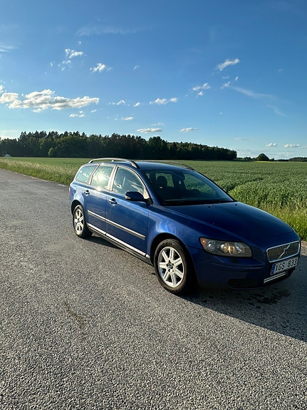 Volvo V50 2 of 5