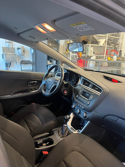 Kia Ceed 2 of 3