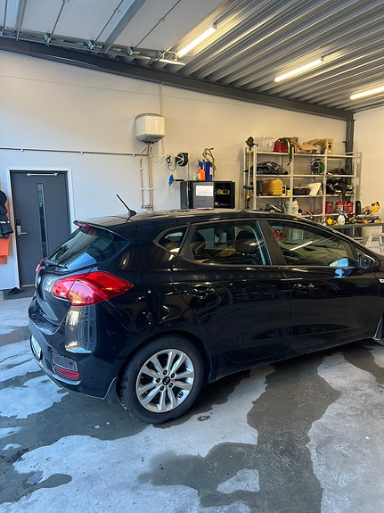 Kia Ceed 3 of 3