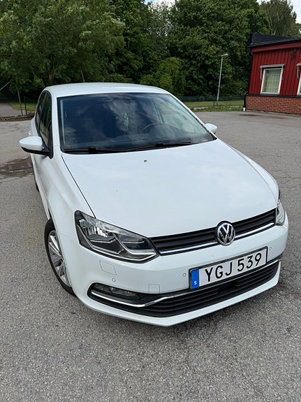 Volkswagen Polo 2 of 5