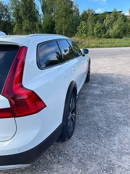Volvo V90 Cross Country 3 of 6