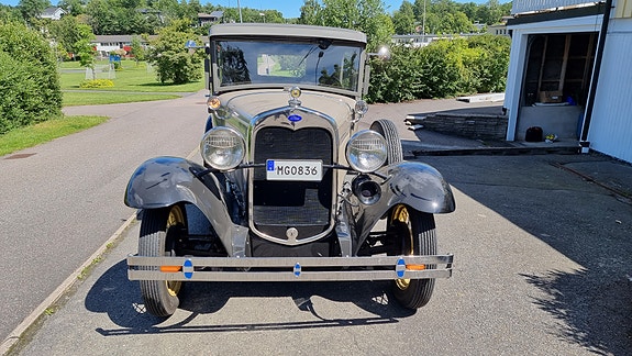 Ford Tudor 4 of 5