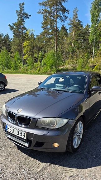 BMW 120d 2 of 5